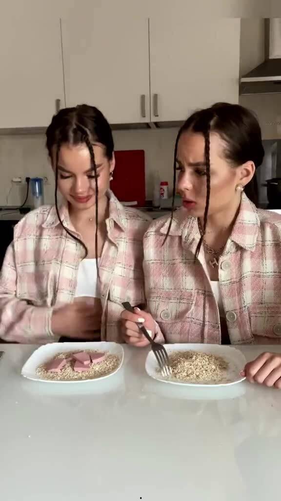 搞笑吃瓜的小姐姐视频,笑料百出！搞笑吃瓜小姐姐带你领略欢乐食光