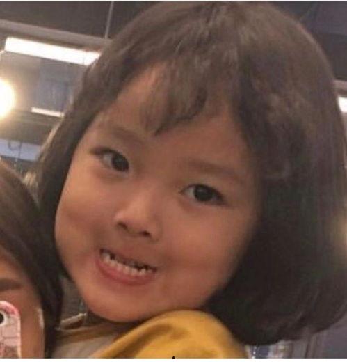 女子现场吃瓜图片视频下载,女子吃瓜瞬间引发网友热议